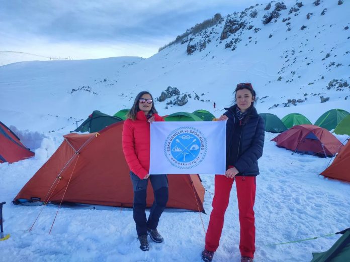 Yelda Çam ve Şule Bulut TDF Kış Dağcılık Eğitimini Tamamladı